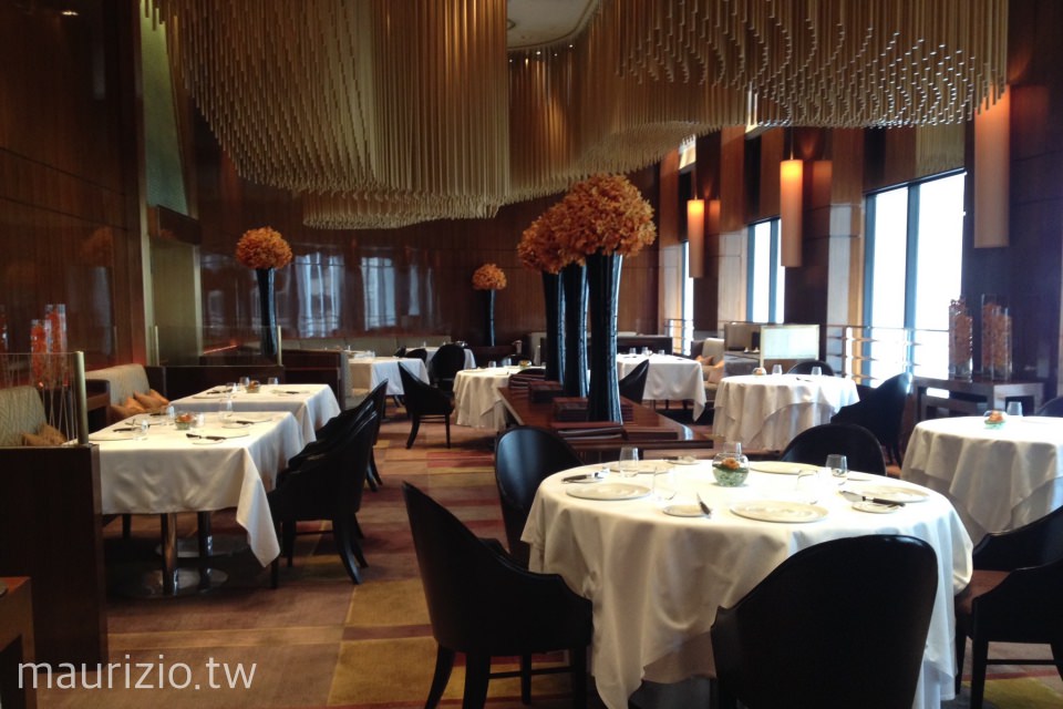 [香港] 米其林二星．Amber – 置地東方文華酒店，榮獲2017年全球最佳50餐廳殊榮